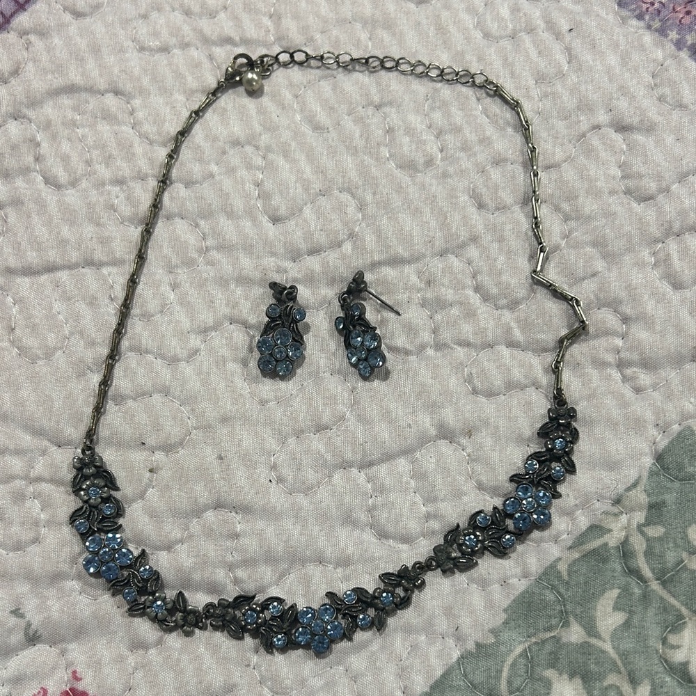 Elegant Blue Floral Necklace and Earring Set